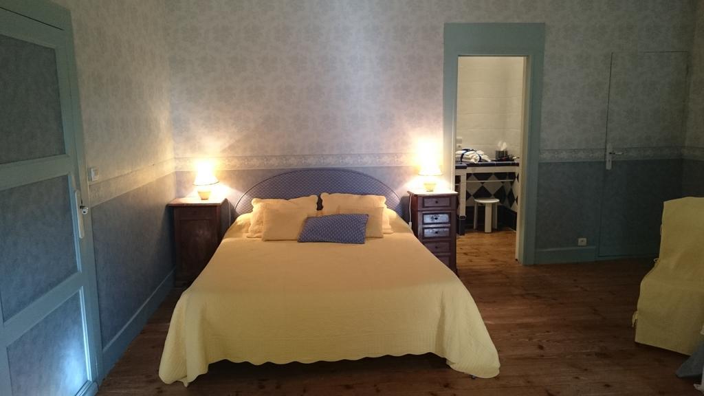 Bed and Breakfast Domaine De Paguy Betbezer Zimmer foto